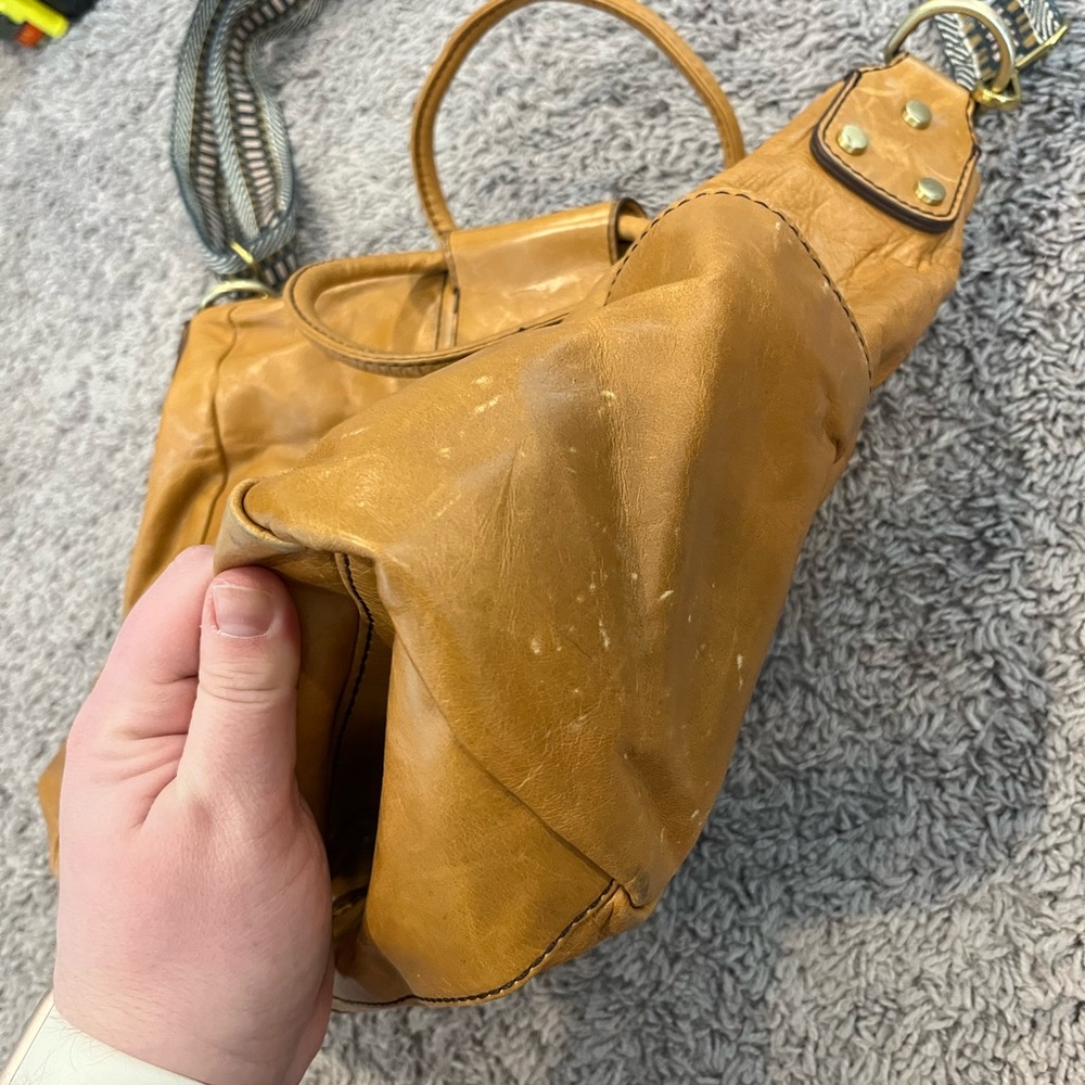Hobo Sheila Large Satchel in Natural Crossbody Bag - Picture 3 of 11